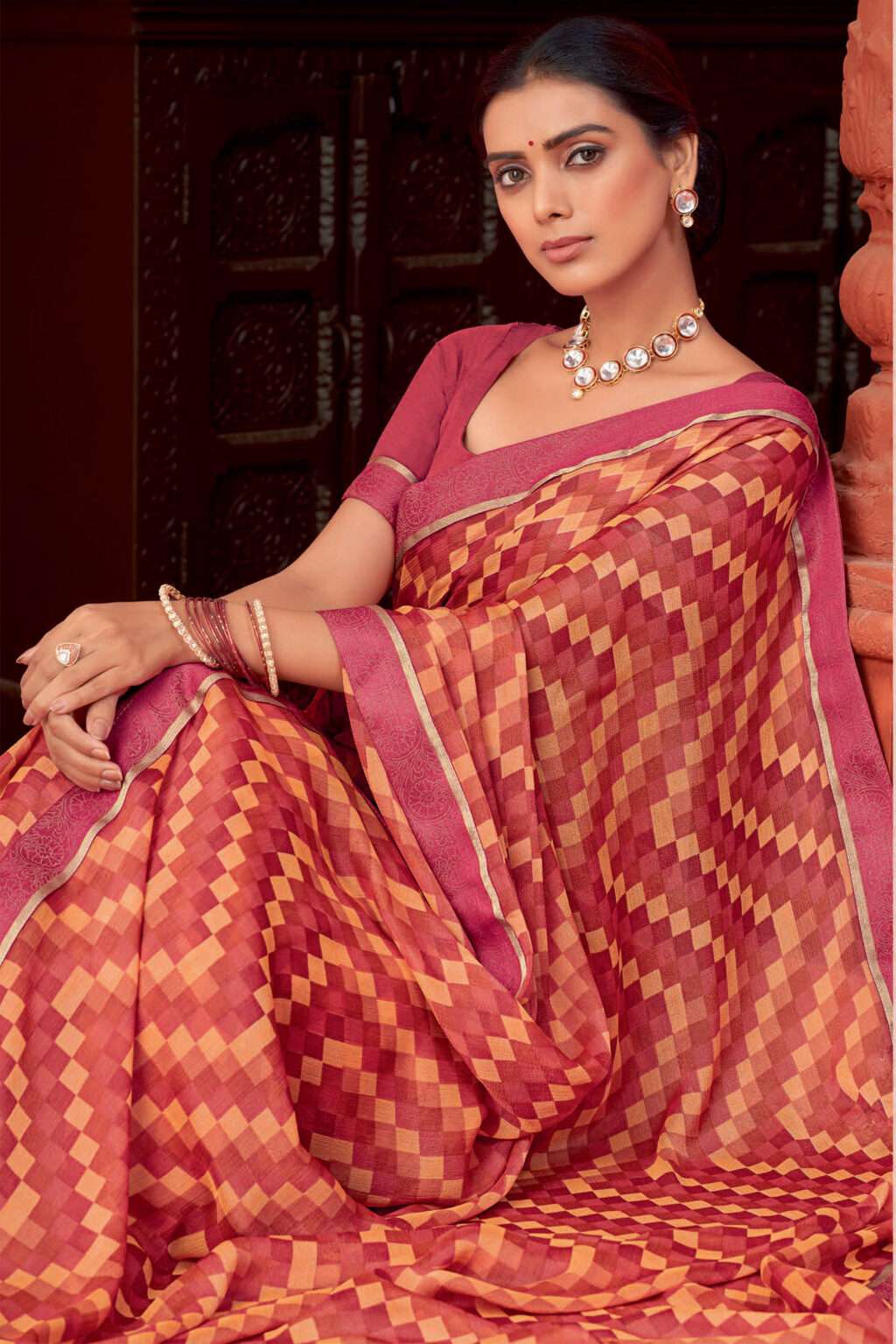 Red And Maroon Checks Crepe Casual Saree - Image 2